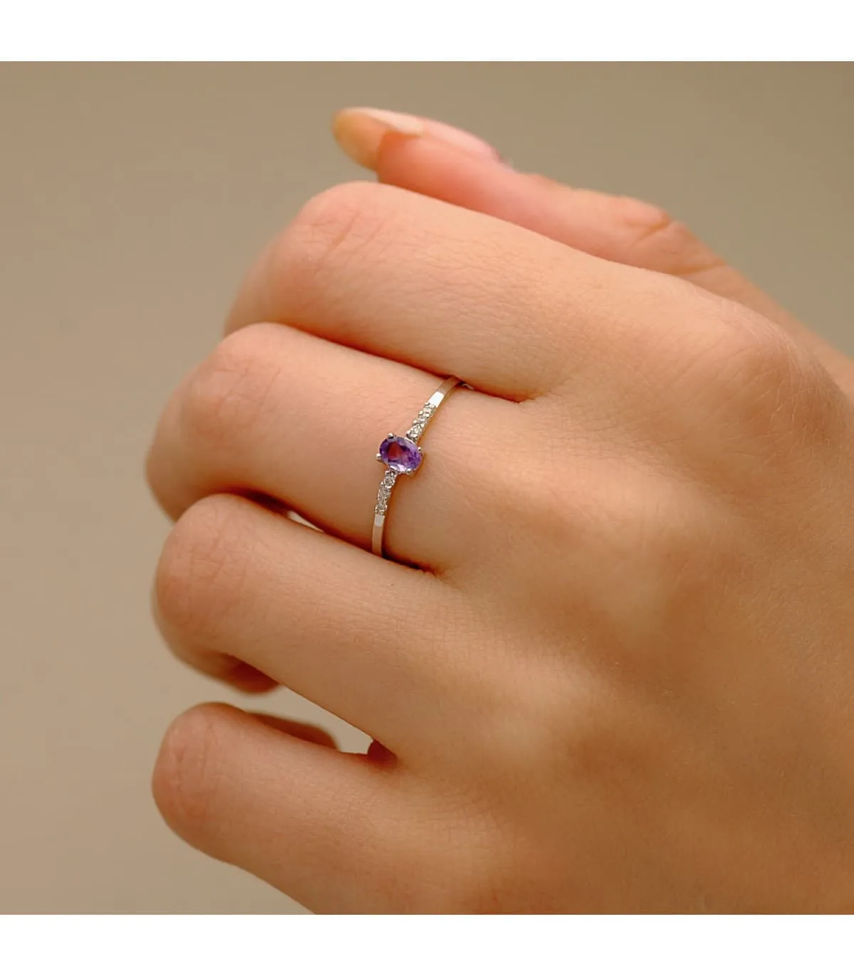 Anillo Garbo Oro Blanco 18K Amatista y Diamantes
