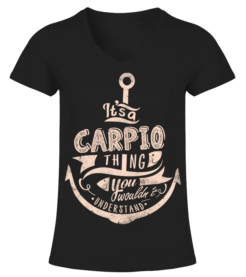 CARPIO NAME  IT'S A CARPIO THING CAMISETA CUELLO PICO MUJER