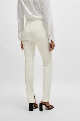 Pantalones extra slim fit en tejido elástico técnico
